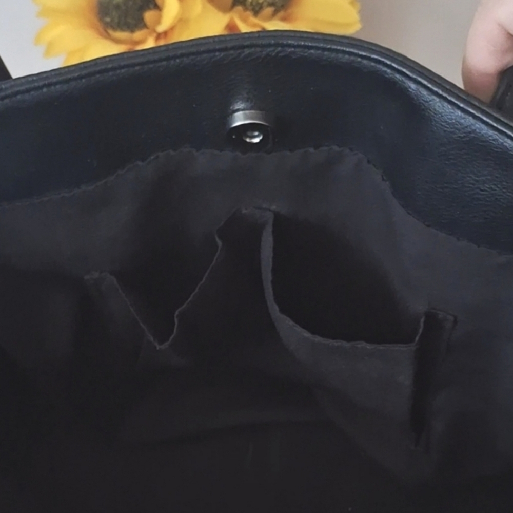 Kenneth Cole Tote - Picture 5 of 11